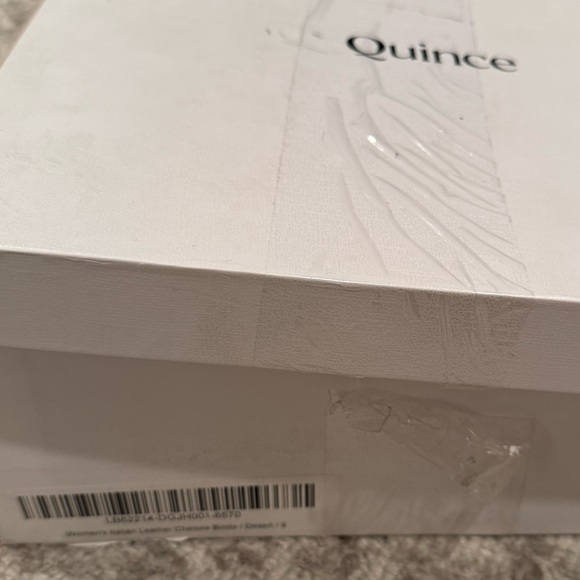 NIB Quince Chelsea boot in waterproof desert taupe suede size 9 - Picture 5 of 5